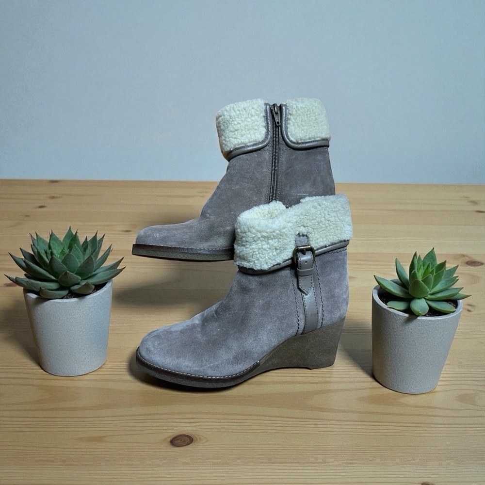 Elegant Gray Ankle Boots with Cozy Lining